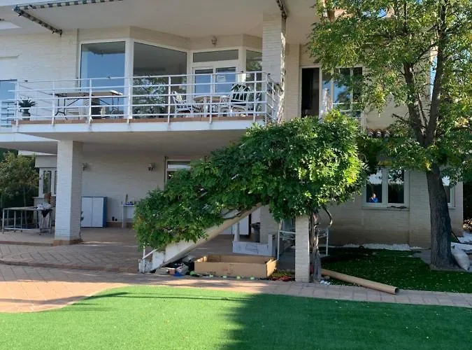 Mare A Pies De Sierra Nevada Grenade